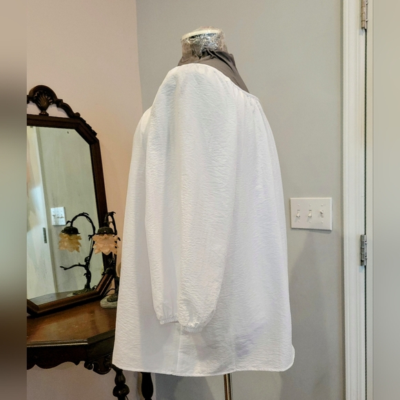 NWT 1X White Floral Crochet Detail Flowy Blouse - Picture 10 of 11